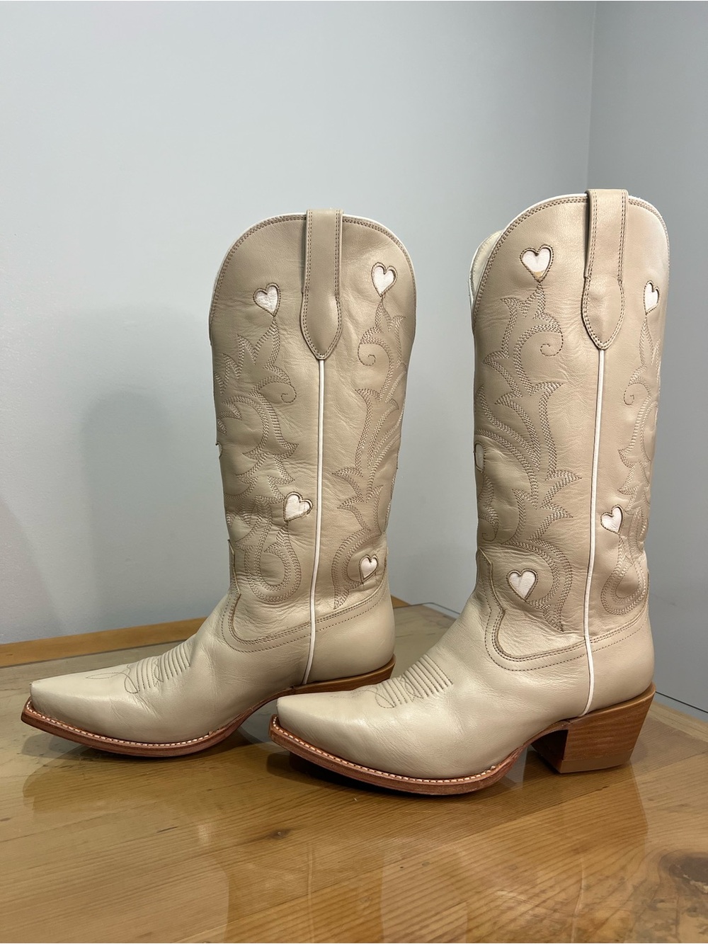 Tecovas Women's Annie Cream Leather Hearts  Western Boots